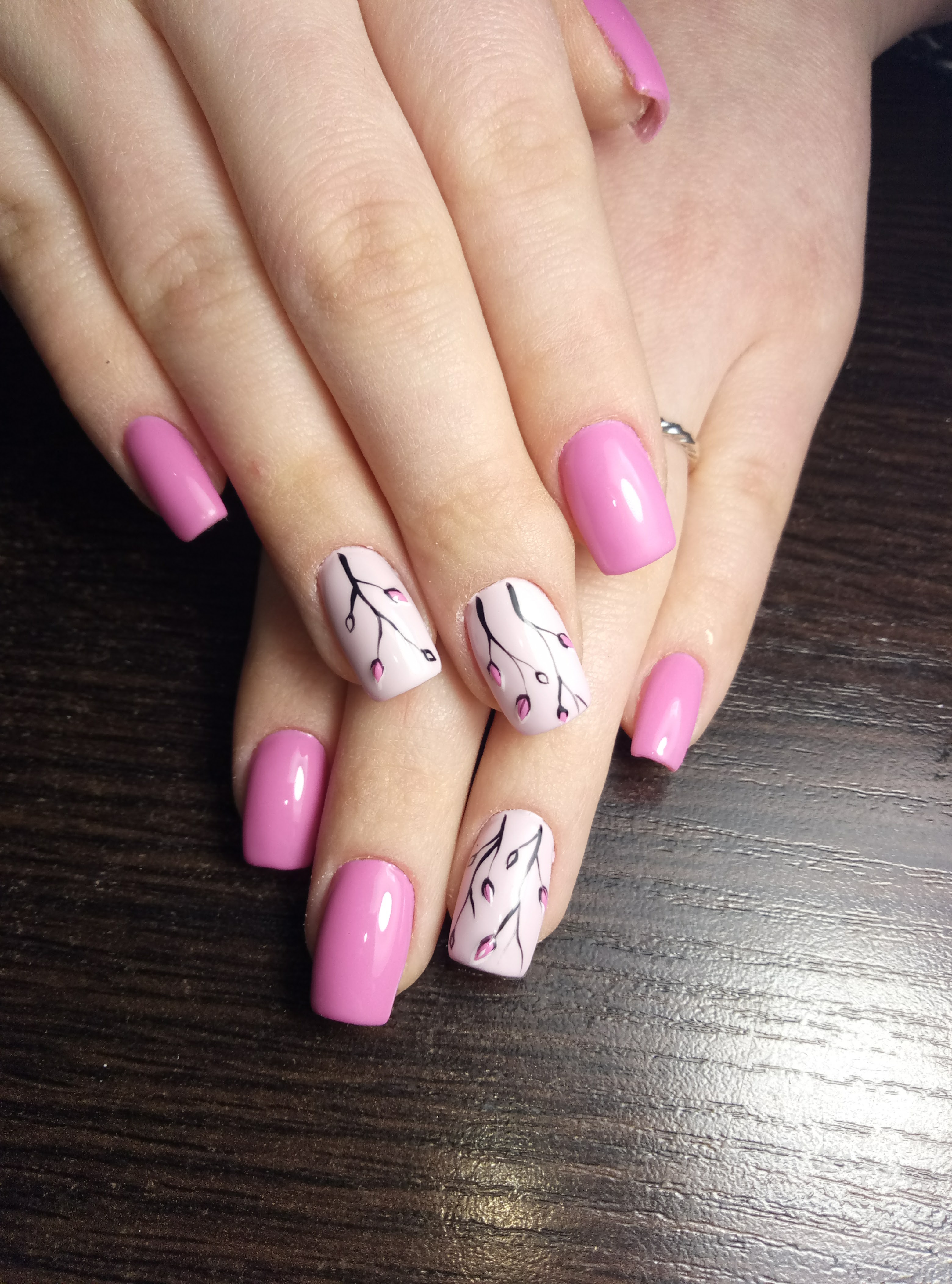 Простой весенний дизайн ногтей. Красивые ногти на весну. Красивый розовый маникюр. Розовые ногти с цветочками. Маникюр весенний нежный.